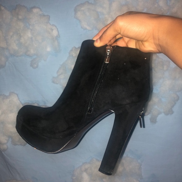 BCBGMAXAZIRA Black Ankle Booties - Picture 1 of 4